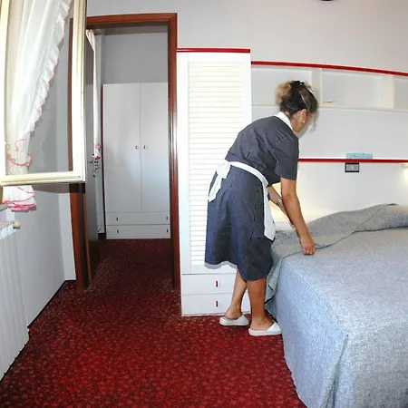 Flory Hotel 2*